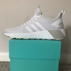 Adidas Questar Sneakers